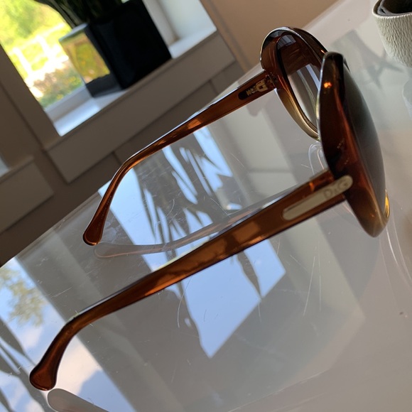 Dolce and Gabbana Butterfly sunglasses - Picture 2 of 10